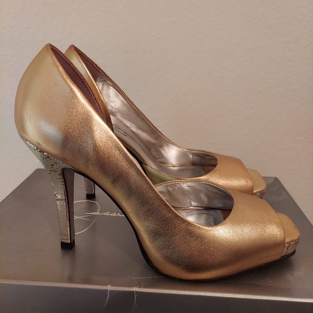 Jessica Simpson Gold Peep Toe Heels Size 6.5